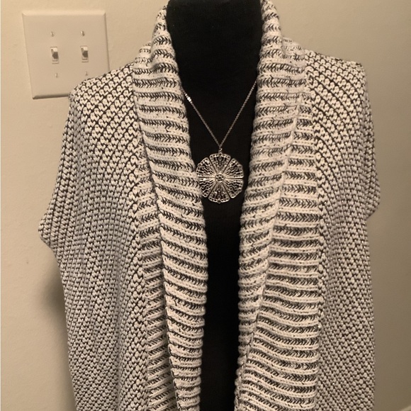 Chico’s women’s 3 gray silver threads shawl collar open front cardigan sweater - Picture 5 of 6